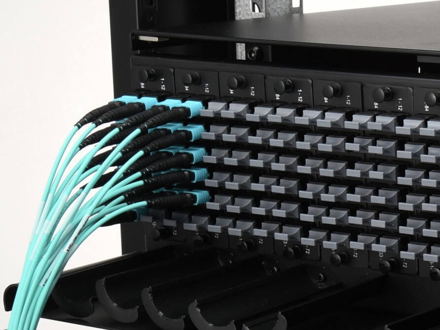 Últimos blogs de la empresa sobre ¿Qué productos se utilizan principalmente en el cableado de centros de datos MPO?