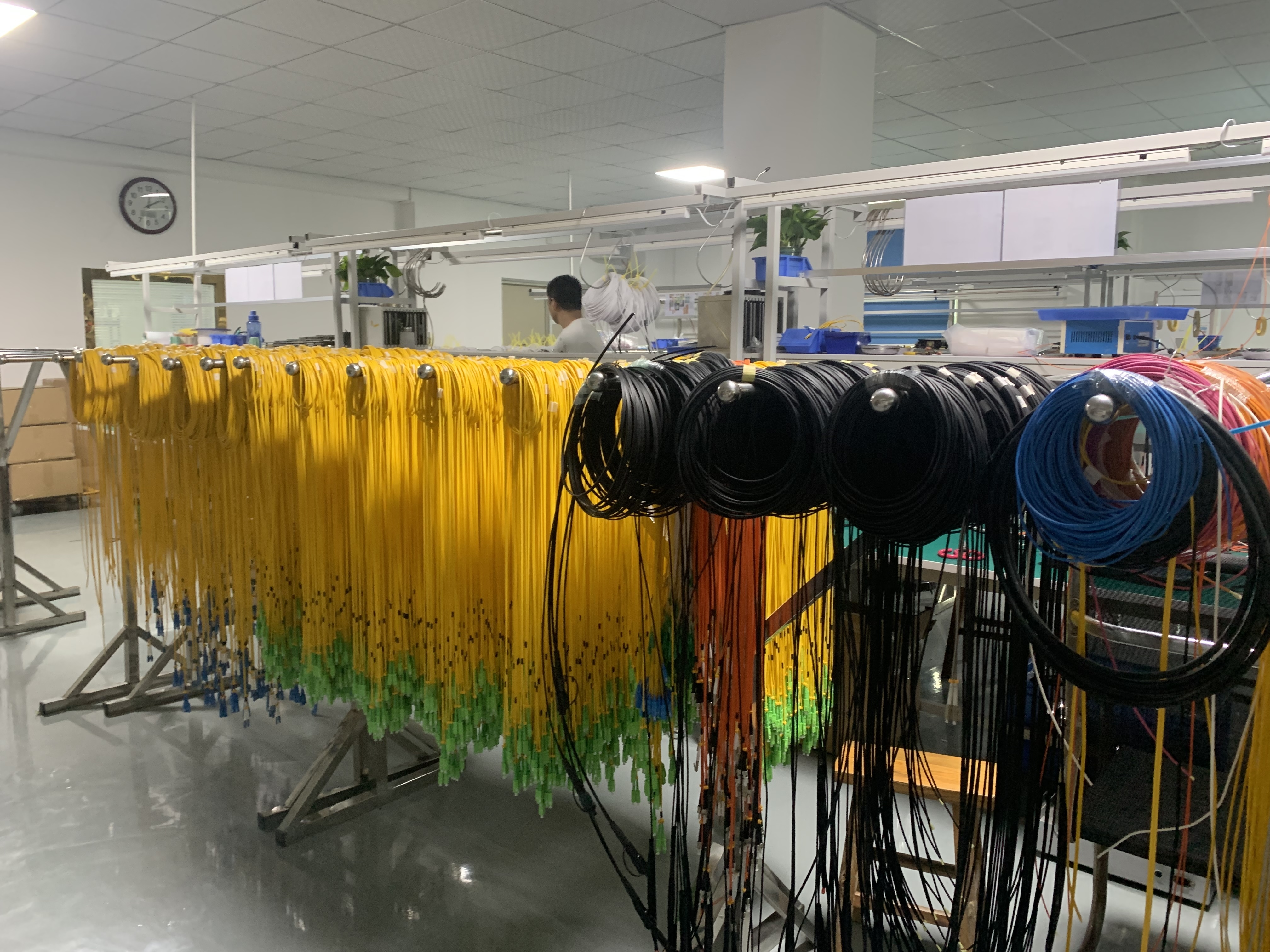 Últimos blogs de la empresa sobre ¿Cuáles son los estándares de prueba para el cable de parches de fibra?