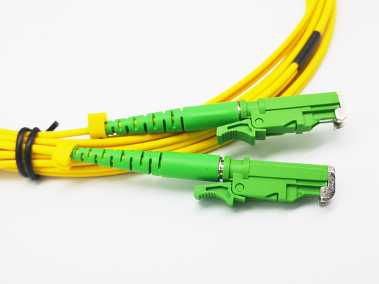 comprar E2000 APC al cable unimodal de la canalización vertical del simplex 1.8m m LSZH del cordón de remiendo de la fibra óptica del SC UPC Fabricación en línea