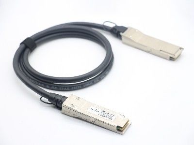 Tasa de transferencia de datos sin fisuras de 40 Gbps 100G QSFP28 a QSFP28 1M cable DAC para la transmisión de datos